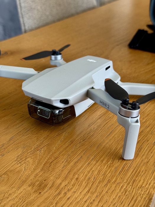 Dron DJI Mini 2, pokrowiec, mały przebieg