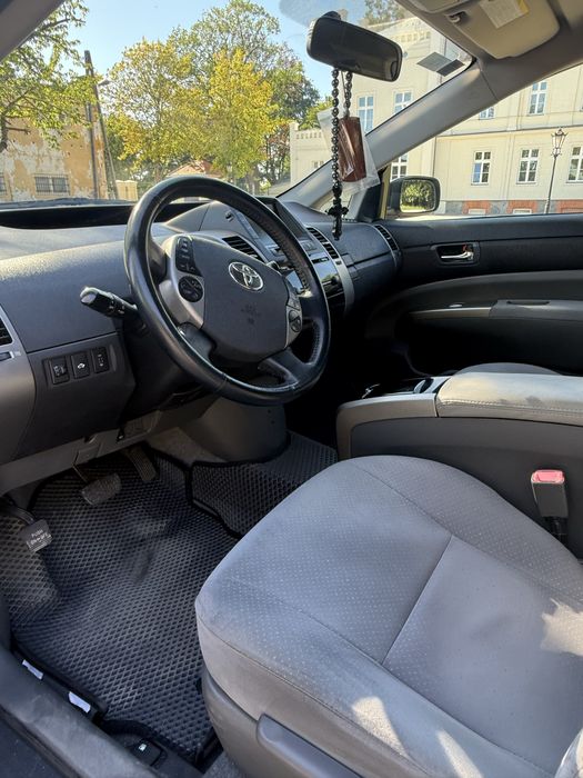 Toyota prius 20.