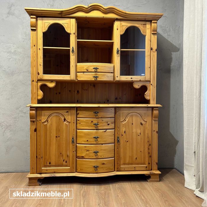 120925 Skandynawski kredens sosnowy z zaokrąglonymi frontami, ciekawy