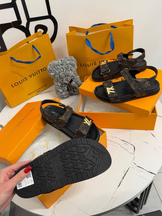 Босоніжки сандалі  LV
