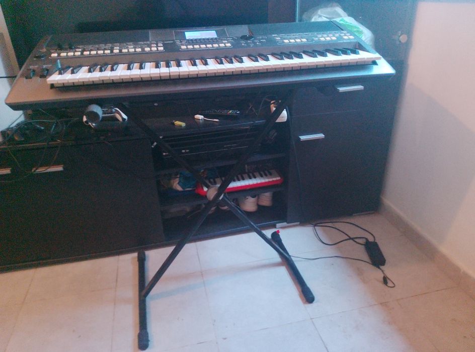 Vendo Teclado Piano Yamaha PSR S 670 a funcionar barato top oportunidade
