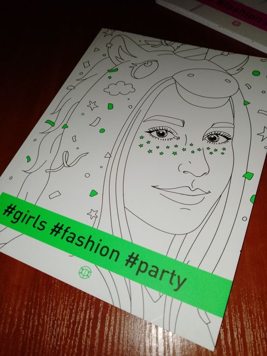 Продам розмальовки #girls оригинал