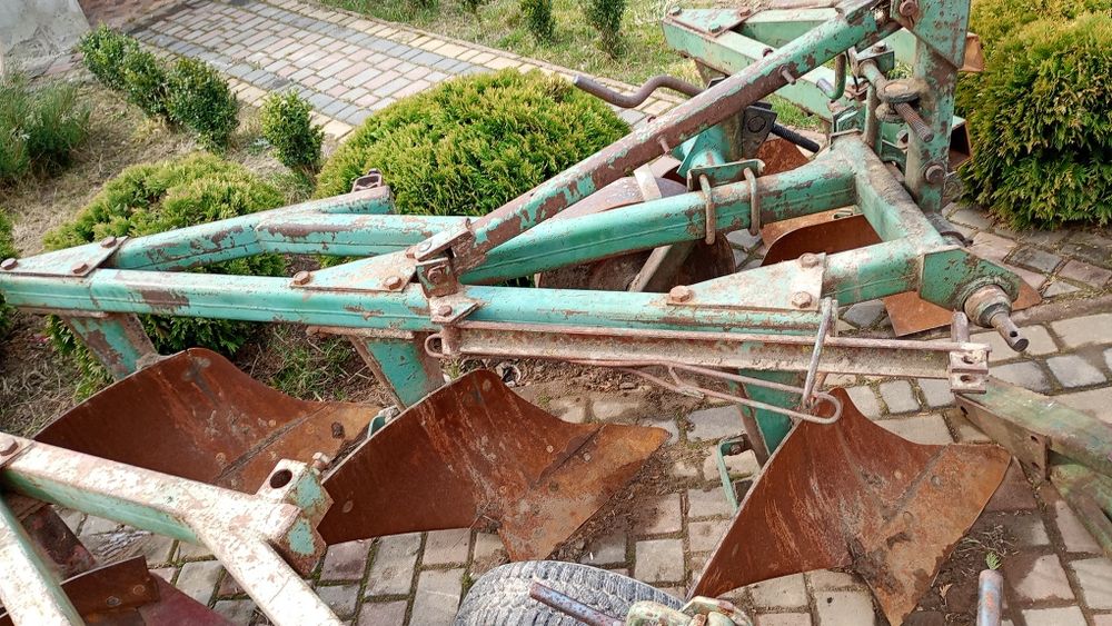 Продам плуги 3по30-2по30-4по30-4по25-5по25-2по25-3по25