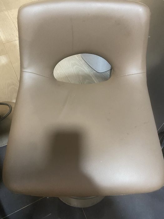 Bancos em pele alto castanhos