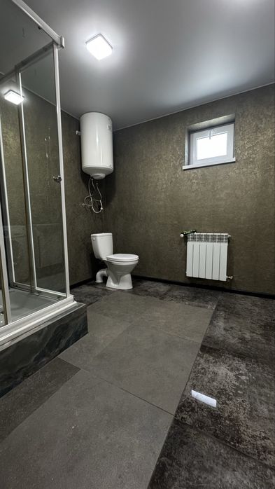 Продаж будинку у центрі Орлівщини , ремонт , гараж , ділянка 10 соток . По домовленісті співпрацюємо по державній програмі .