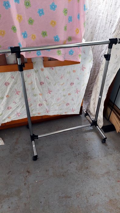 Cabide móvel como novo