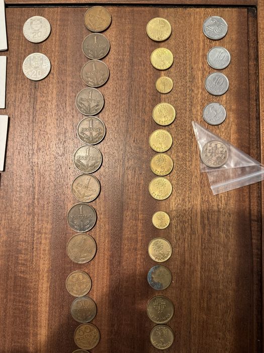 Saco com 60 moedas de escudos