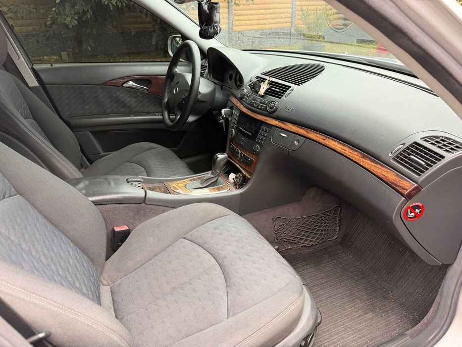 Продам мерседес E211