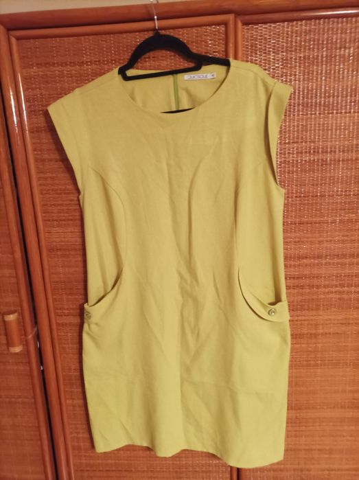 Limonkowa sukienka marki Quiosque