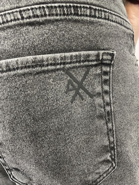 Джинсы мужские  мом ,производства Турции в хорошем качечтве цена класс