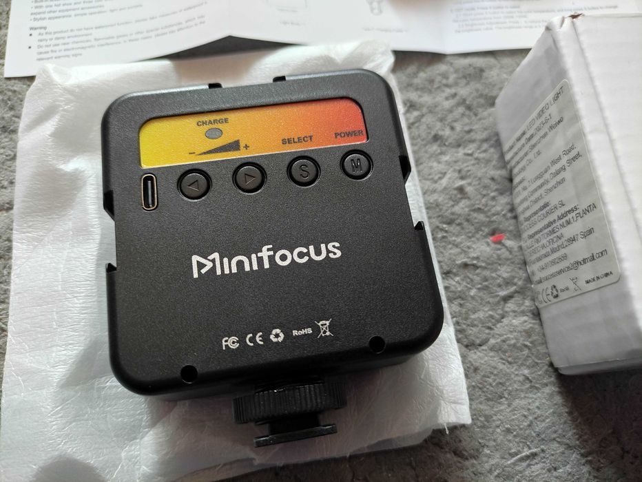 LED светильник Minifocus на аккумуляторе (накамерный)