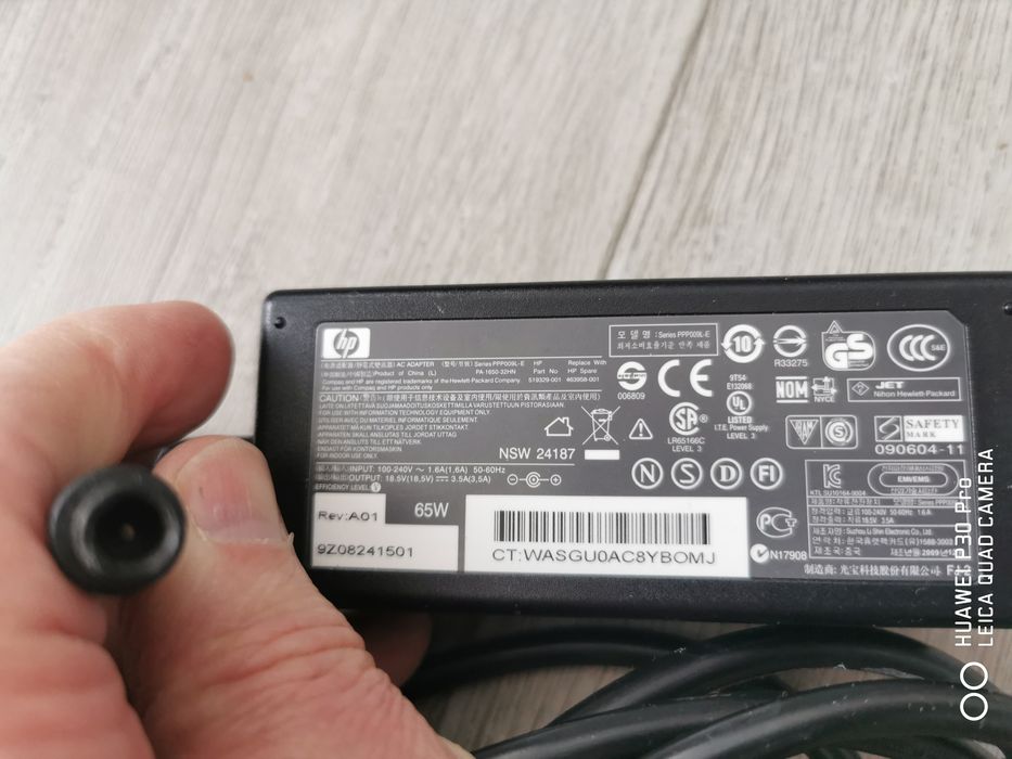 Sprzedam zasilacze do laptopów.