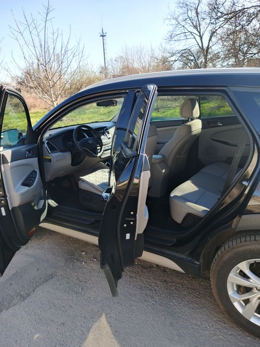 Автомобиль  Hyundai Tucson 2016 2.0