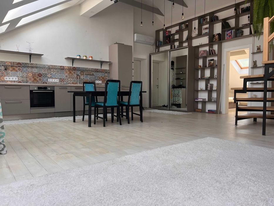 Оренда 2-кімнатної квартири з терасою на Петропавлівській Борщагівці