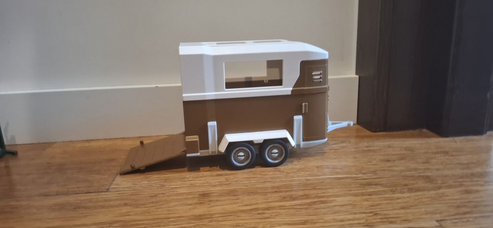 Przyczepa dla koni marki schleich