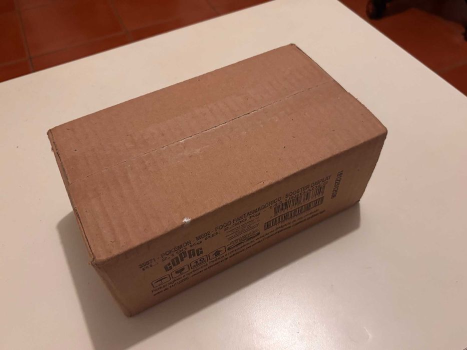 (PT-BR) Case de Caixa de Booster - Megaevolução 2 - Fogo Fantasmagórico - Selada de Fábrica