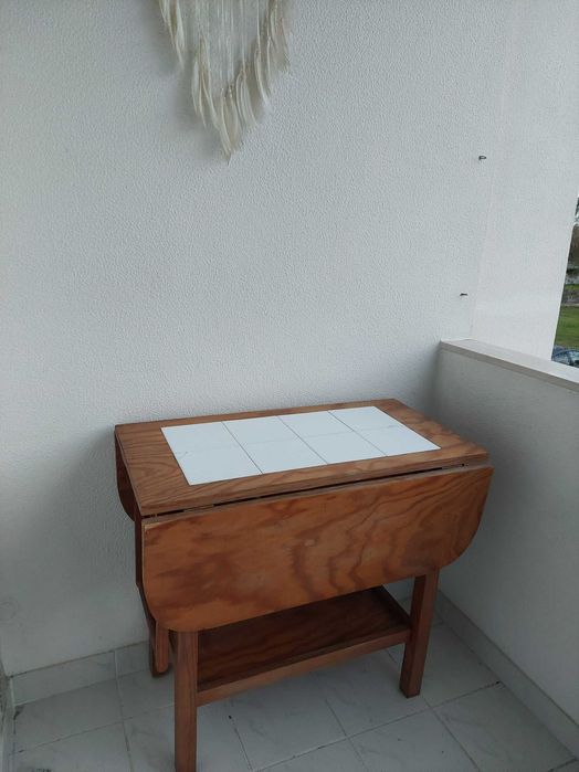 Mesa de apoio dobrável em madeira