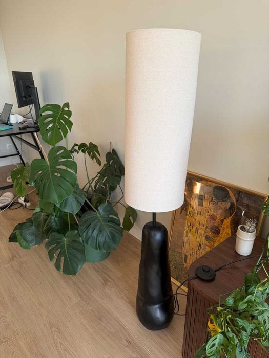 Lampa podłogowa BELIANI SELB – czarna / beżowa