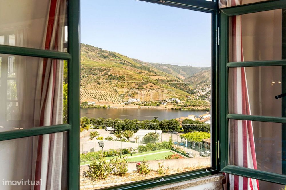 “Quinta Casa do Cruzeiro” com vinha - Douro - Folgosa