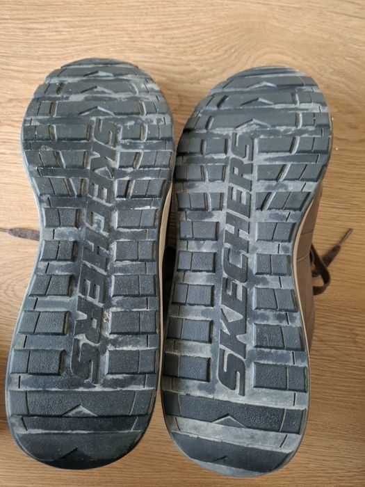 Sapatos impermeáveis SKECHERS Castanhos impermeáveis, número 44.
