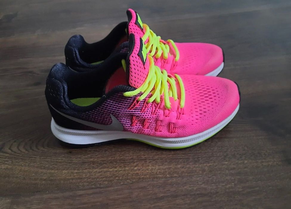 Фірмові кросівки 36 розмір Nike