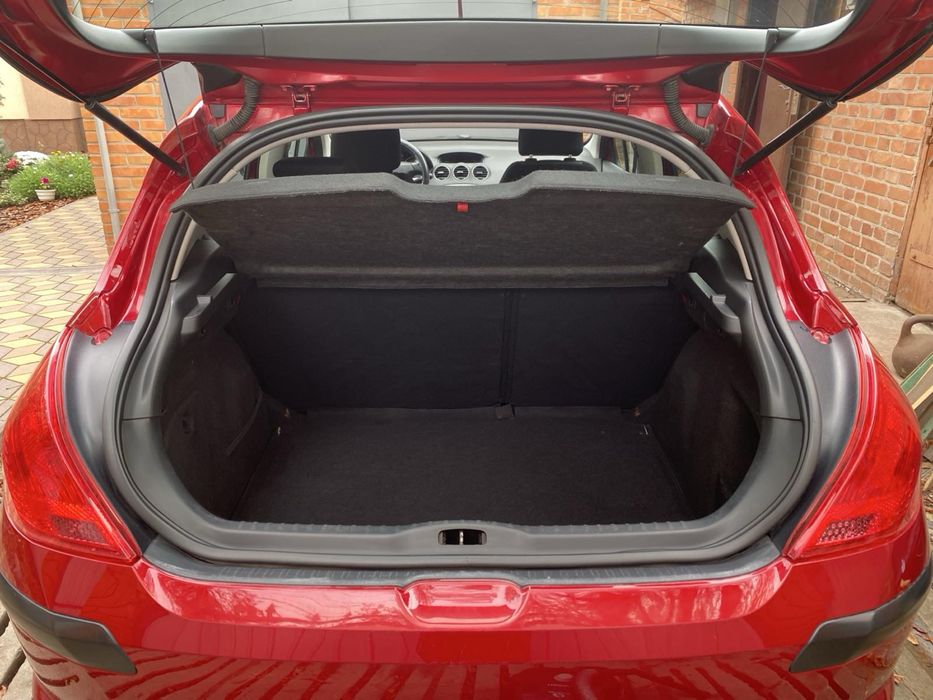 Автомобіль peugeot 308