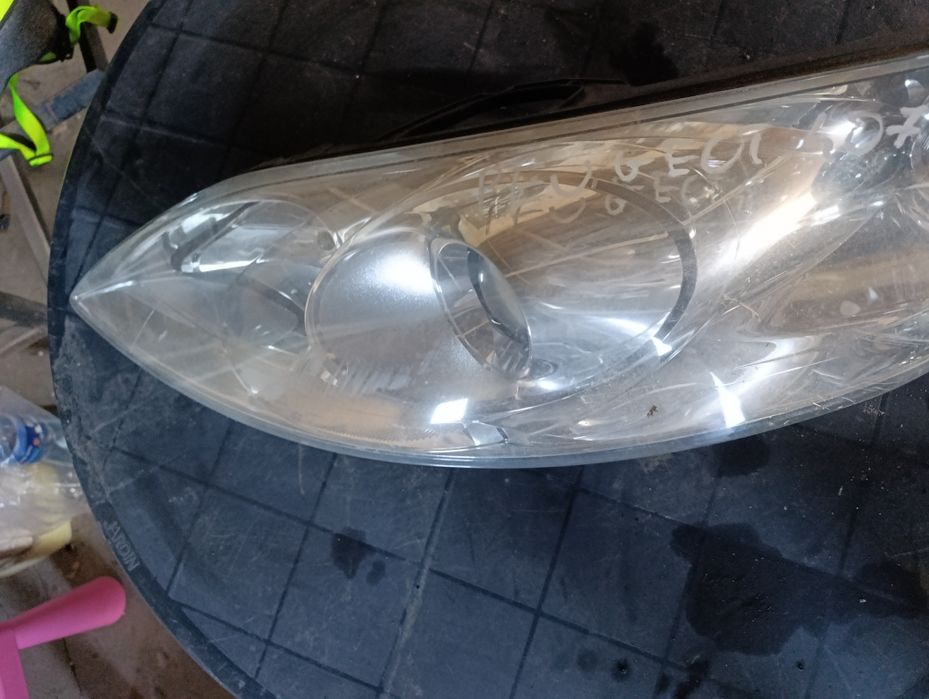Lampa peugeot 407 SW 2009 uszkodzona