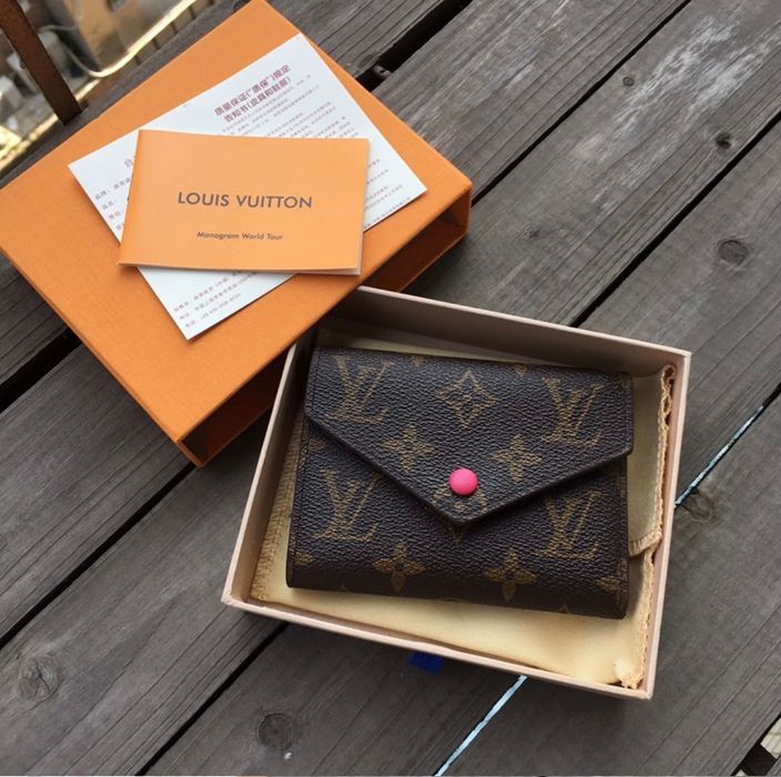 Portfel damski Louis Vuitton Victorine skóra skórzany różowy środek