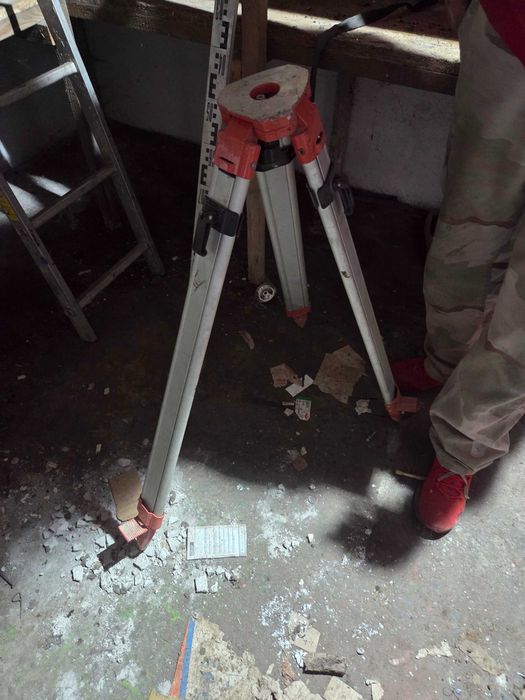 Statyw pod niwelator + łata laserowa 5m do niwelacji