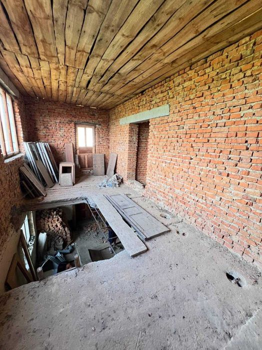 Продається 2-поверховий будинок с. Коросне, біля Перемишлян