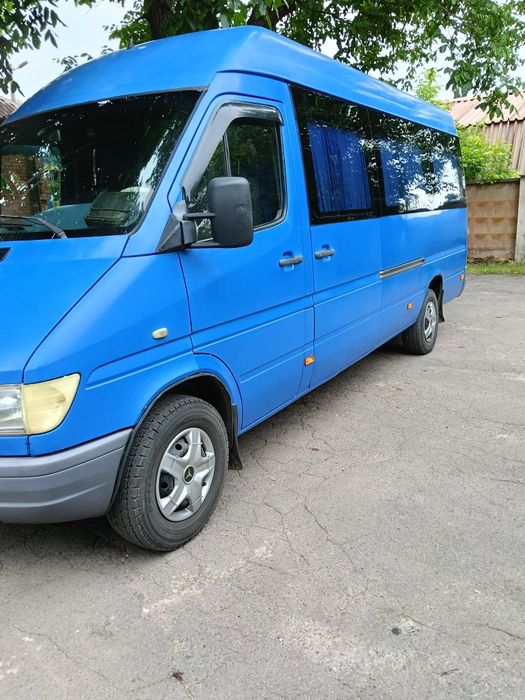 Продам Mercedes Sprinter 1998 г. 2.9 дизель, пассажир. Возможен торг.