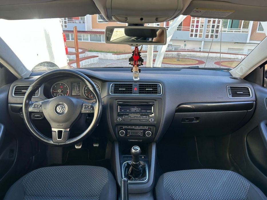 VW Jetta 1.6TDI Nacional impecável.