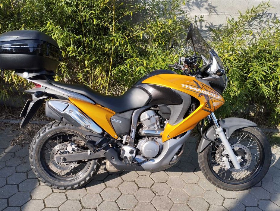 Honda Transalp 700 com ABS de 2010 com 36800 km, revisão com substituição de oleo, filtro do ar e transmição completa aos 36250km