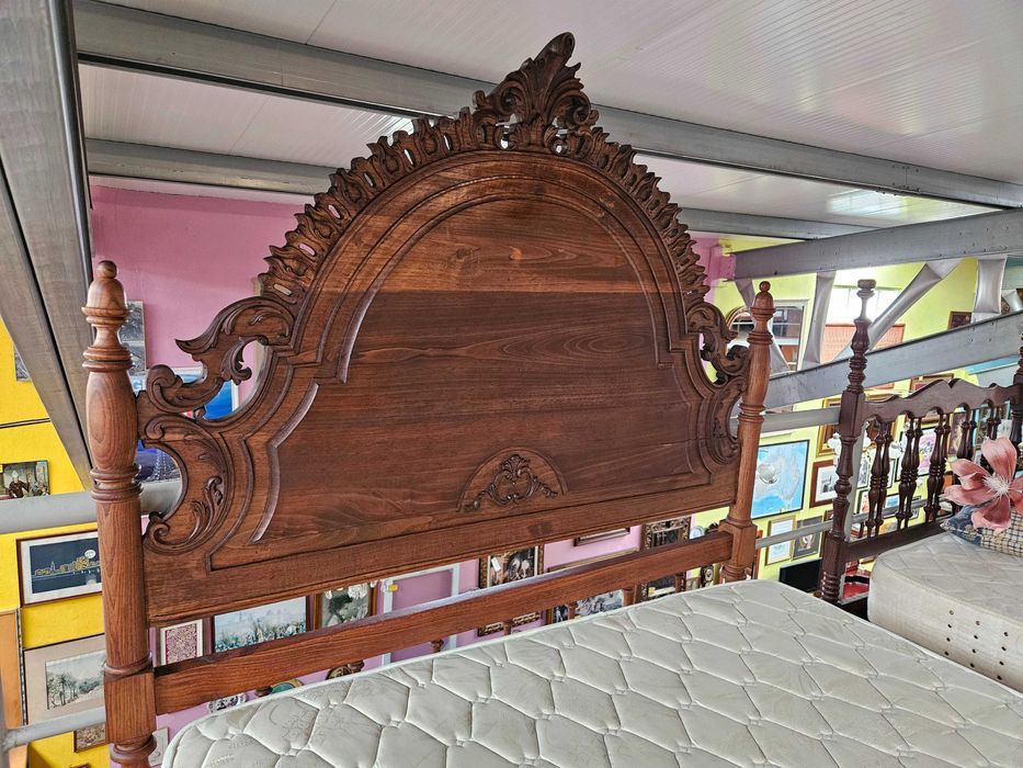 Cama em madeira maciça com estrado e colchão - Muito