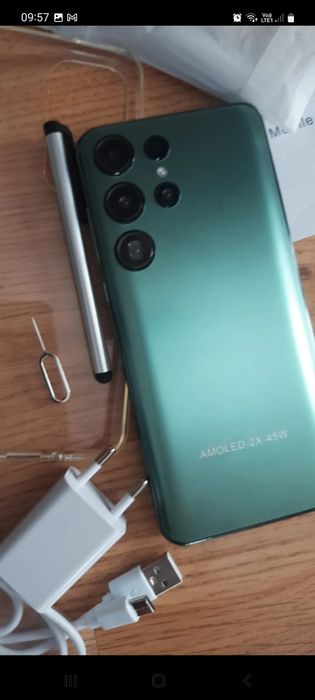 Smartfon model S22 Ultra