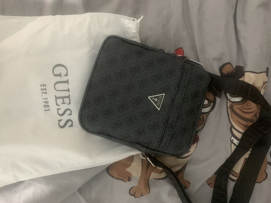 Сумка через плече GUESS