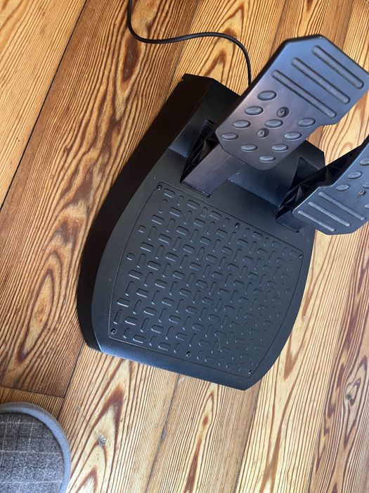 Thrustmaster T80 Volante e Pedais