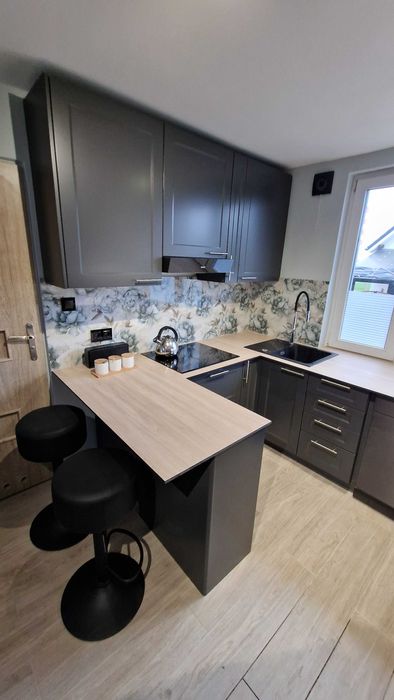 Szafy i garderoby na wymiar 5 lat doświadczenia LED i montaż