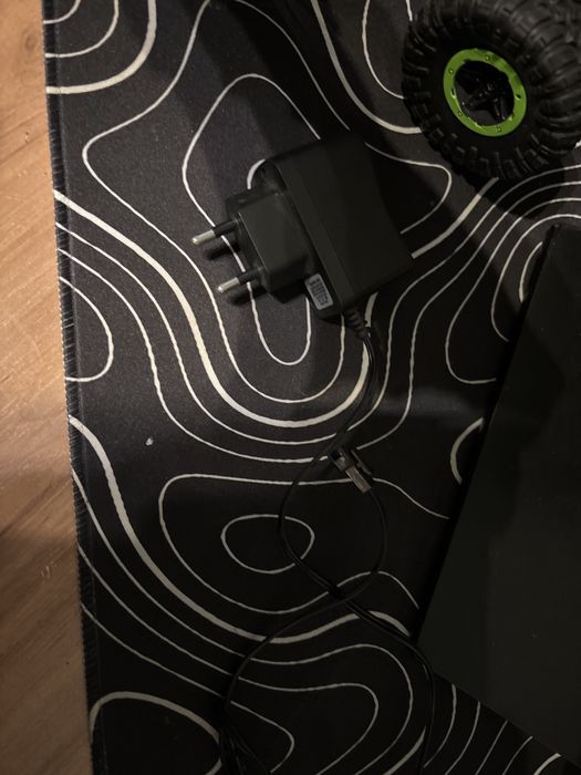 Продаю машинку на радіоуправлінні