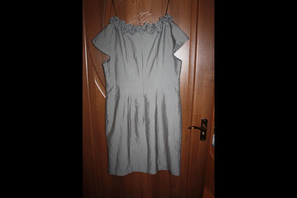 Цена снижена.Фирменное нарядное платье 54-56 размера. Батал