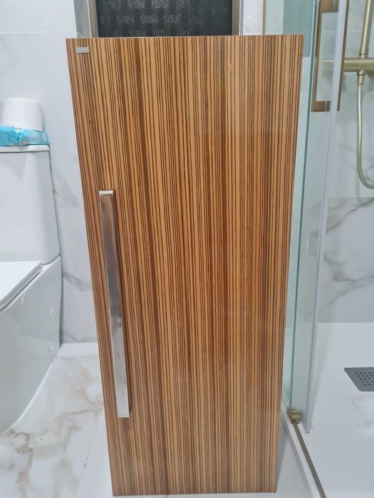 Móvel  suspenso castanho