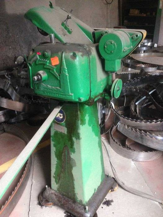 Заточний верстат для стрічкових пил