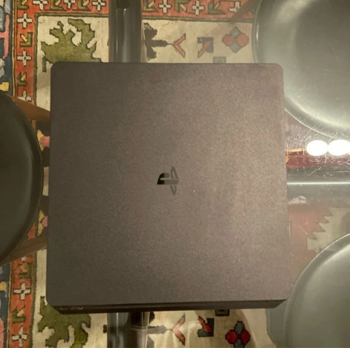 Playstation 4 com cabo