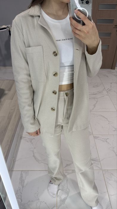 Бежевий костюм теплий