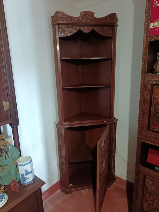 Móvel oriental de canto