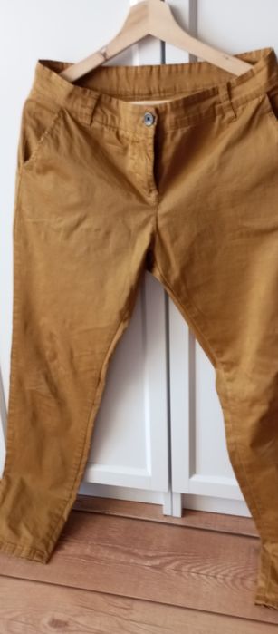 Oddam ubrania damskie.