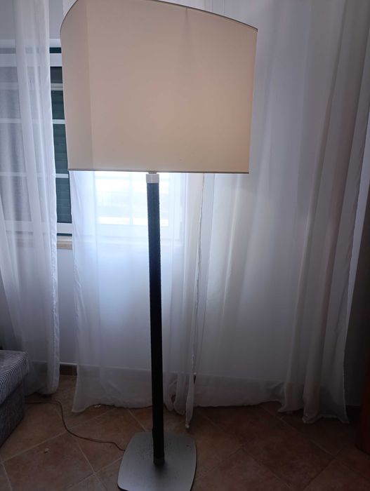 Luminaria de pé - Natuzzi Italia (abajur)