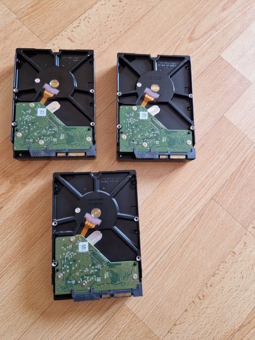 WD RED NAS WARE 3.0 2000gb 2TB 5400rpm sata3 диск hdd Стан гарний 
64M