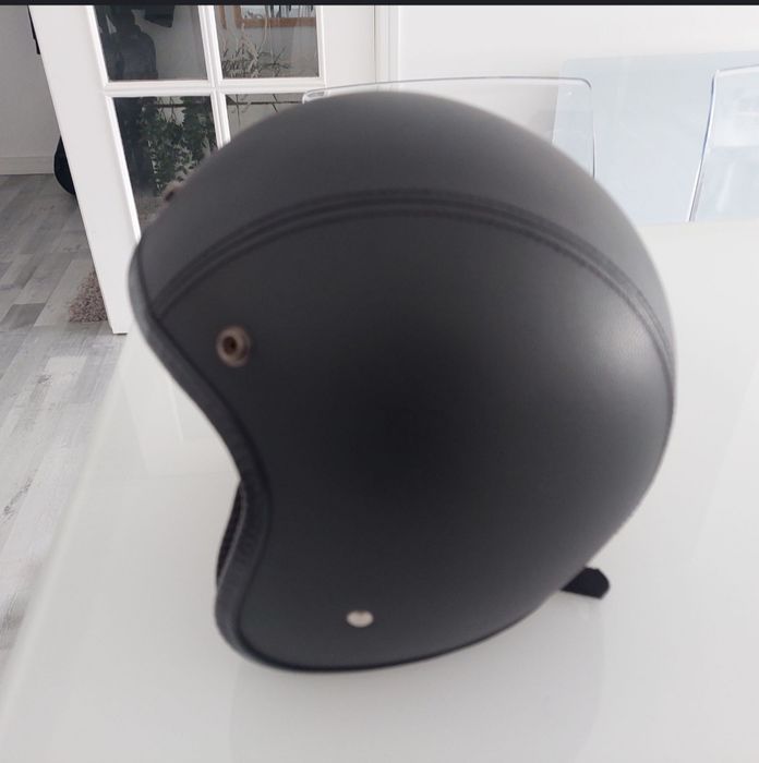 Capacete Aberto em Pele Preta
