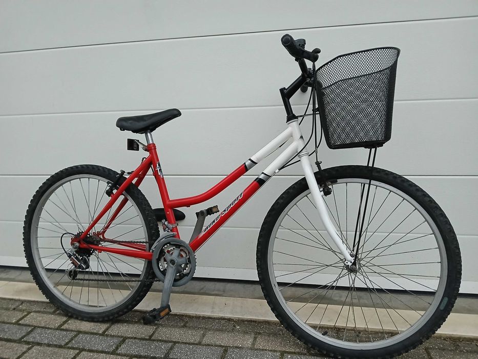 Bicicleta de senhora com cesto